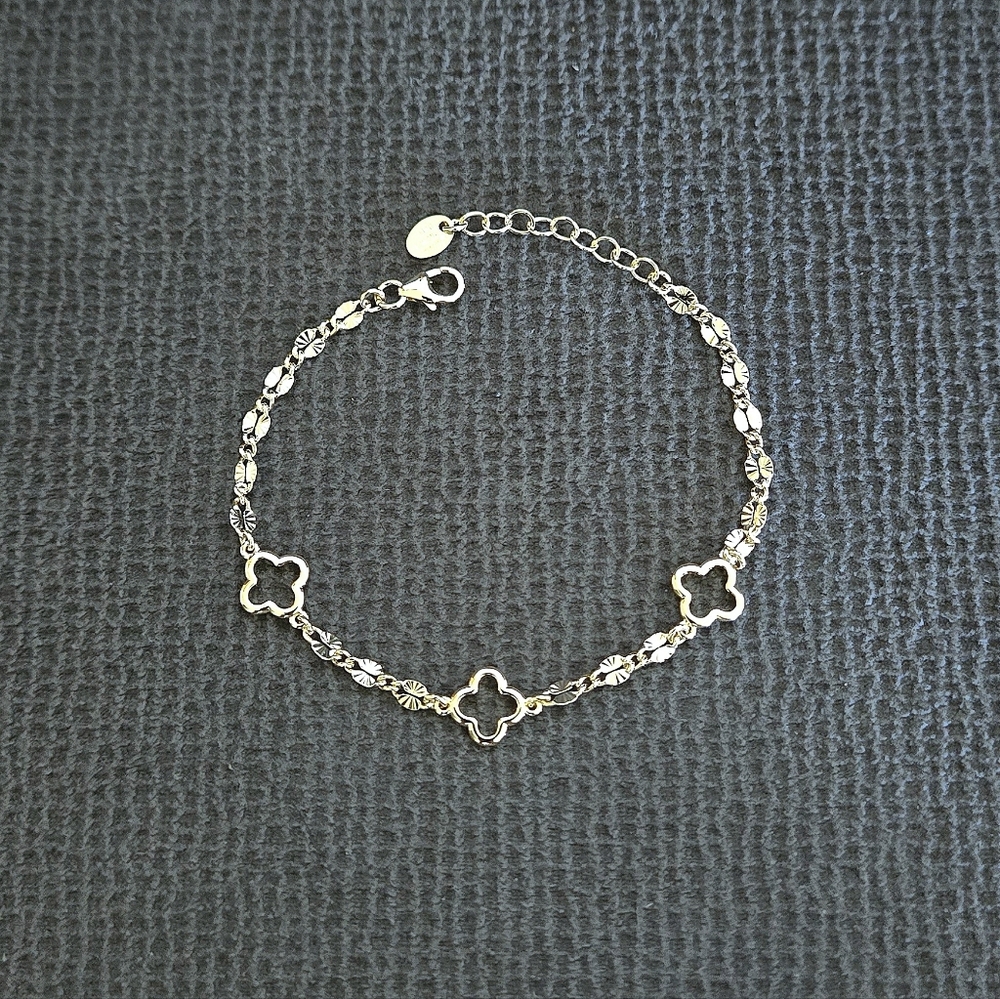 Mia Fiore Stationary Gold💛 Open Clovers🍀 Bracelet - NWT